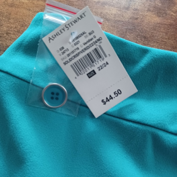 Crepe Collarless Belted Jacket Suit Set - Picture 9 of 10